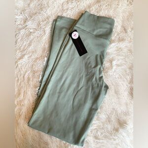 Bally Total Fitness Women’s High Rise Bootcut Leggings XL